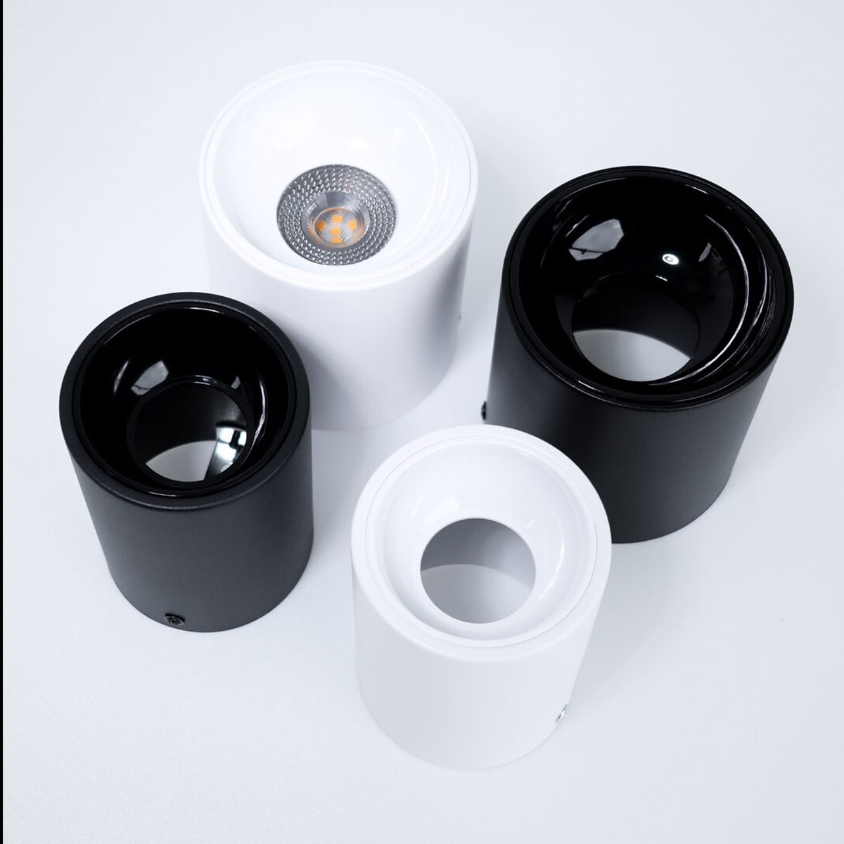 HIET โคมดาวไลท์ ติดลอย ทรงกระบอก สำหรับหลอด MR16 ขนาด 2.5 นิ้ว, 3.5 นิ้ว ไฮ-เอท Round Surface-Mounted Downlight For MR16 สีขาว